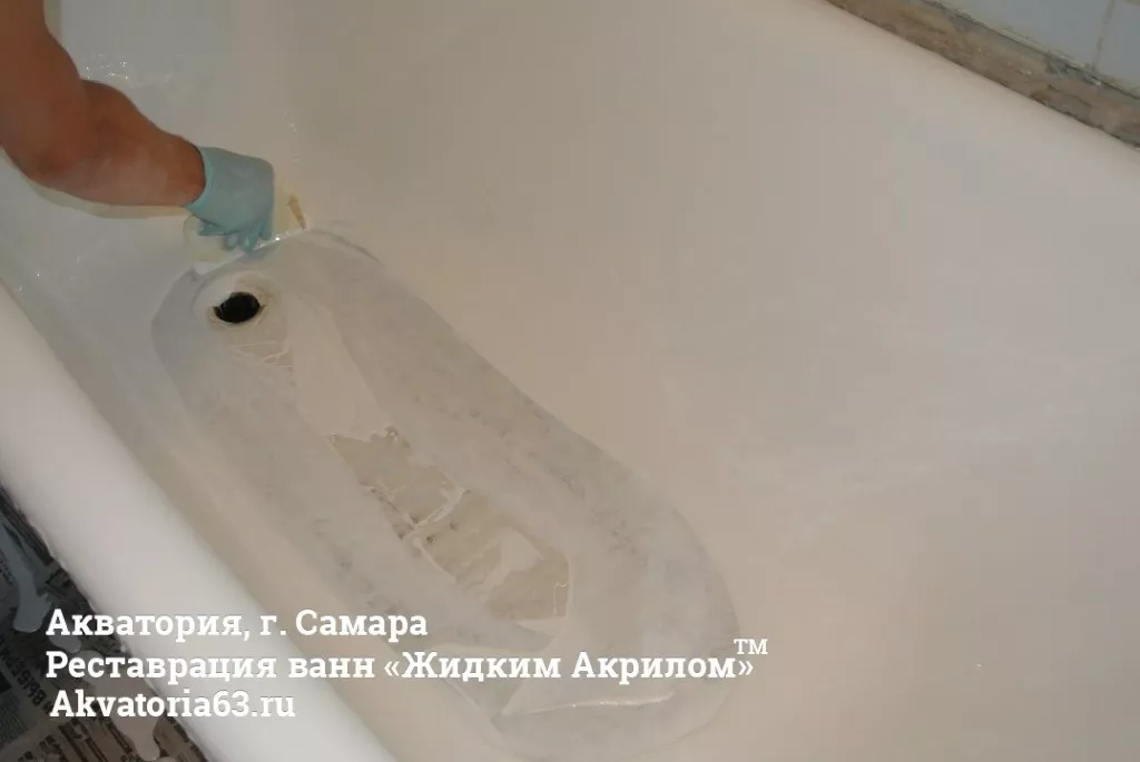 Повторное покрытие бортов ванны, подъем акрила на борта резиновым шпателем